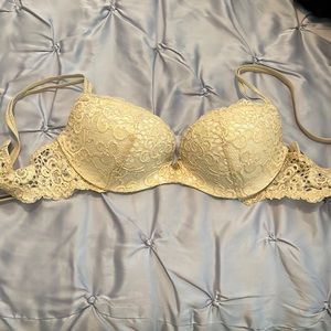 Victoria’s Secret Demi padded bra 32b